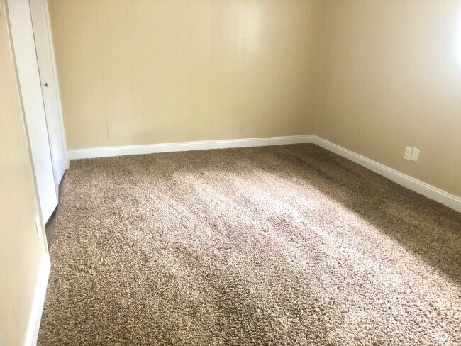 Building Photo - 43334 Happywoods Rd Exd