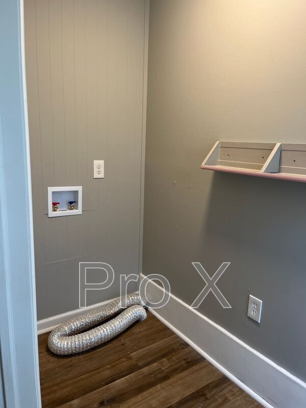 Building Photo - 304 E Park St