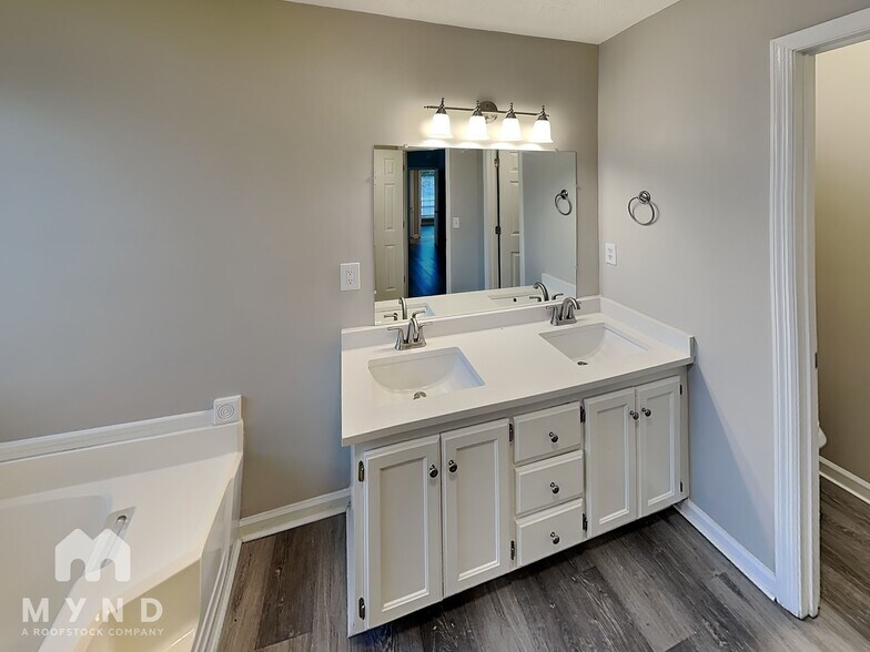 Building Photo - 308 Pine Ridge Ln