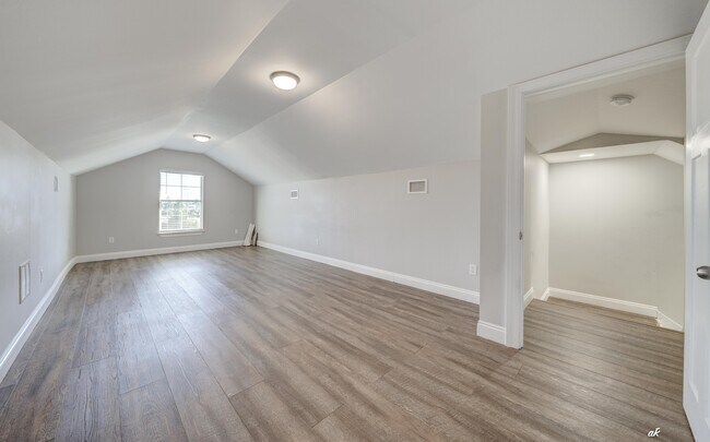 Building Photo - 742 Vista del Sol Ln