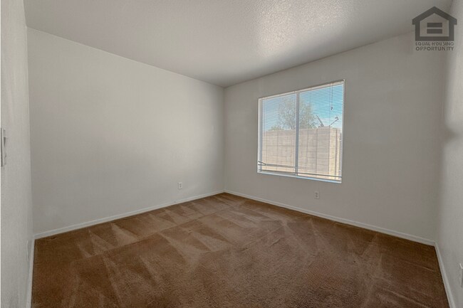 Building Photo - 3Bed/2Bath House at Northern Ave/87th Ave! Ready for Immediate Move-In! – Corner Lot!
