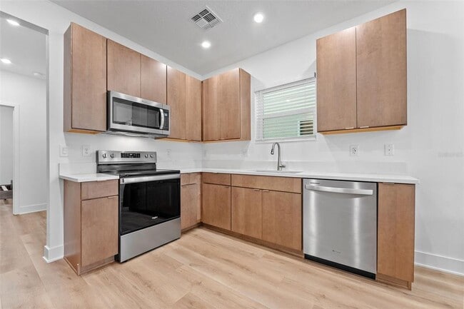 Building Photo - 2311 W Spruce St