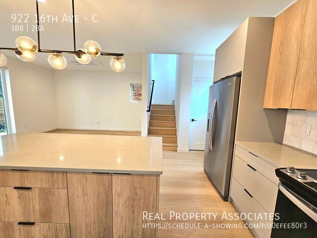 Building Photo - 922 16th Ave