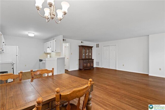 Building Photo - 7318F Sauerkraut Ln