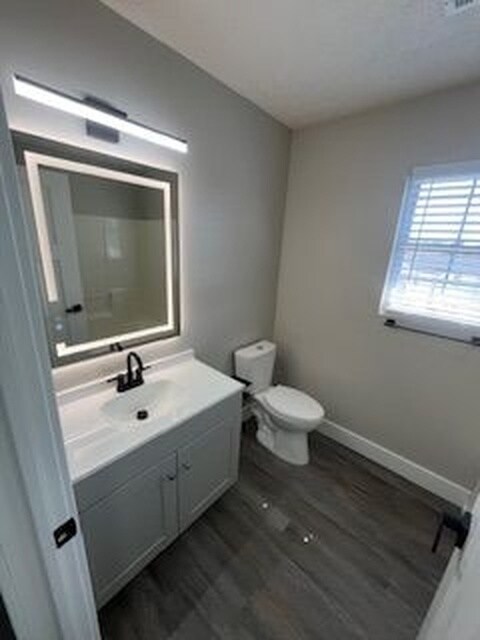 Building Photo - 1462 W Rockcrest Dr