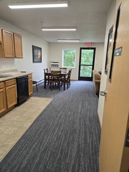 Building Photo - 1215 Golf Course Rd