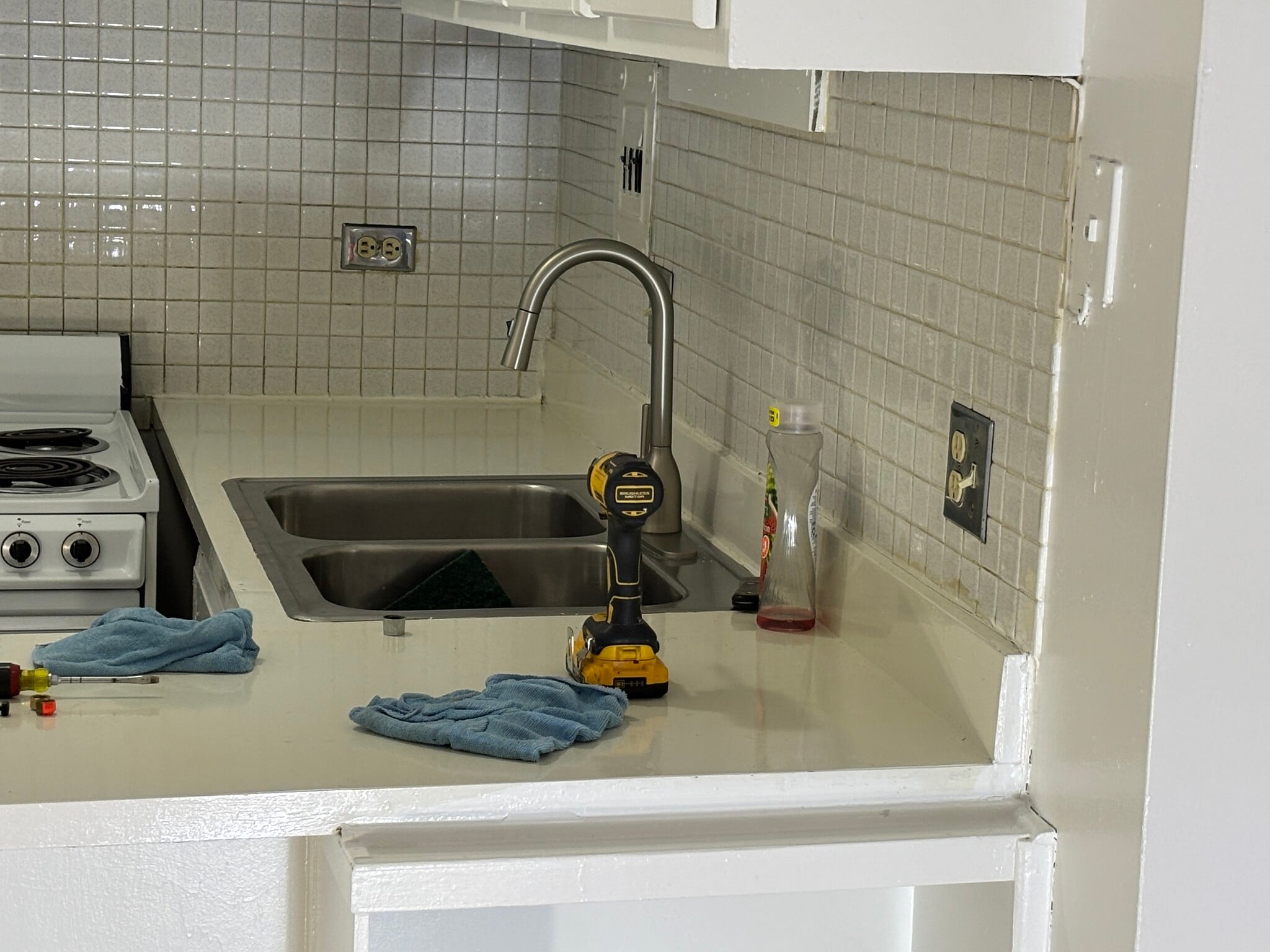 Building Photo - 5920 N Kenmore Ave