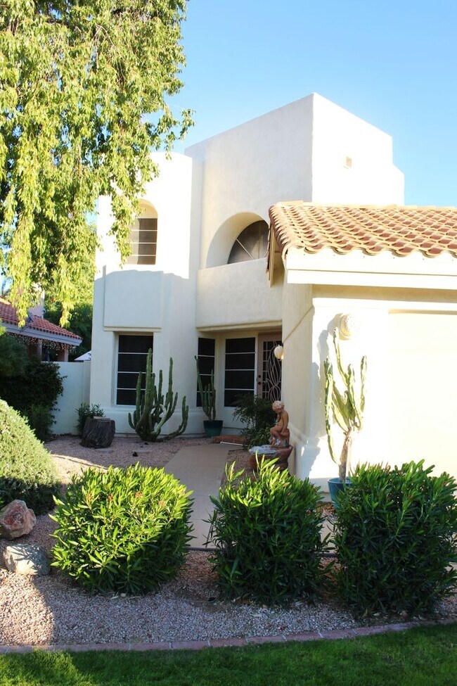 Building Photo - Mesa Gem with Pool for Rent!