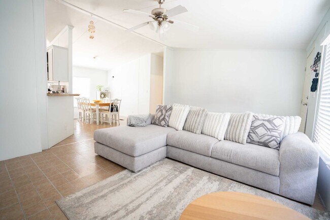 Building Photo - 20511 N Sabine Dr