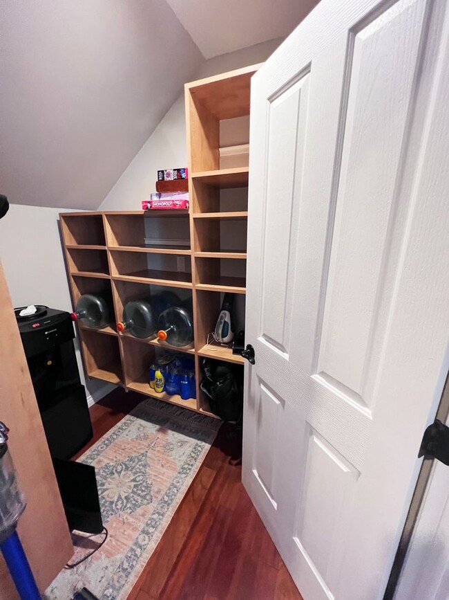 Building Photo - 2 Bed/2.5 Bath Townhome - Beautifully Upgr...