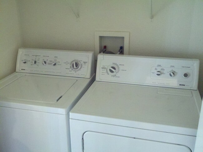 Building Photo - North-east one level living.