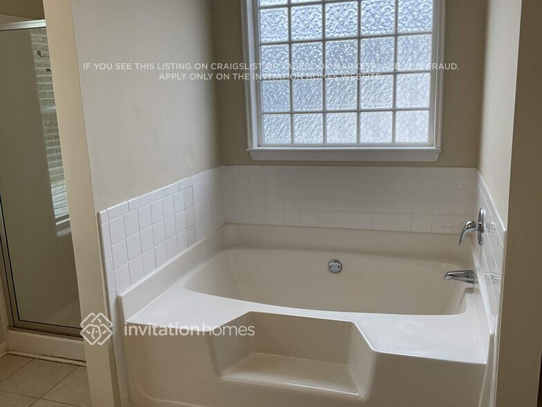 Building Photo - 4015 Pointe Vecchio Cir