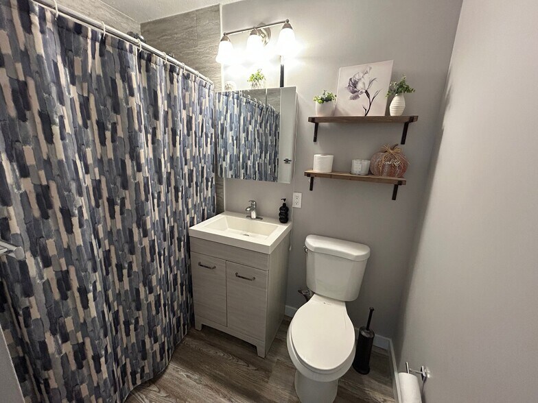 Building Photo - 6002 Randy Rd