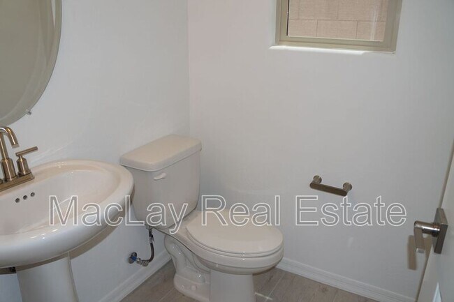 Building Photo - 3809 N 100th Dr