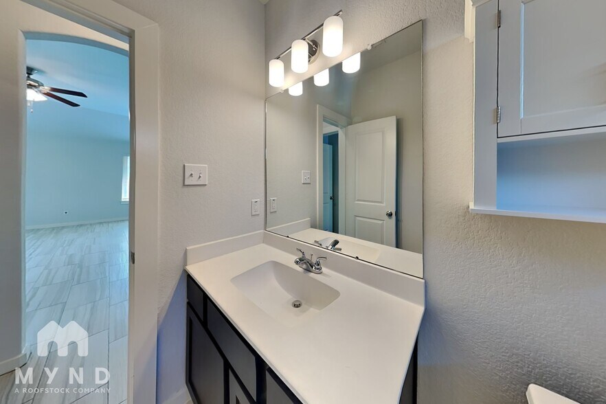 Building Photo - 6910 Spring Vale Dr