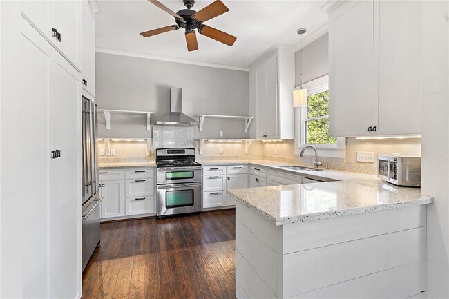 Building Photo - 809 Woodrow St