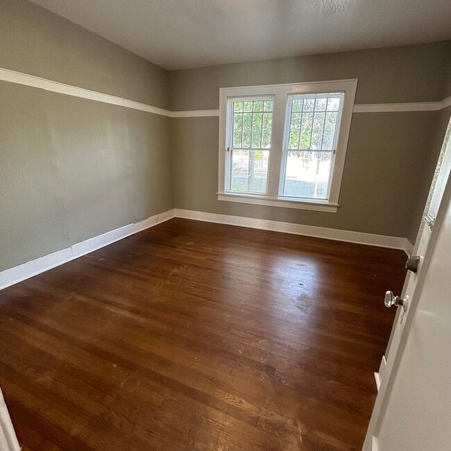 Building Photo - Large 5 bed house in the hart of West Campus.