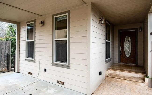 Building Photo - 4790 Fall St