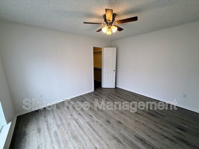 Building Photo - 2326 Summer Pl Dr