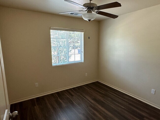 Building Photo - 2011 Bella Oaks Dr