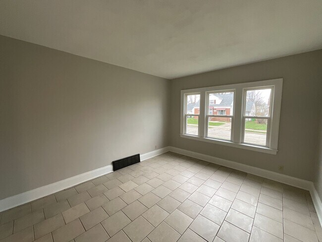 Building Photo - 19824 Pasnow Ave