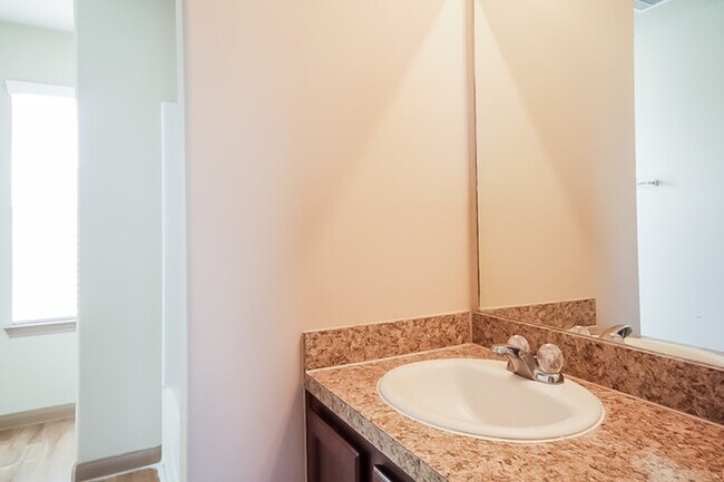 Building Photo - 5846 Kyle Cove Dr