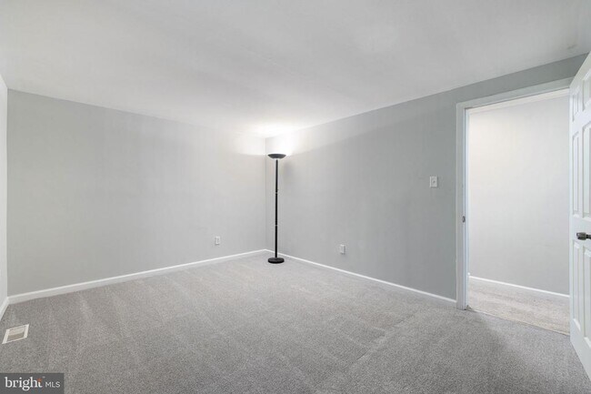 Building Photo - 247 Marsden Hts Rd