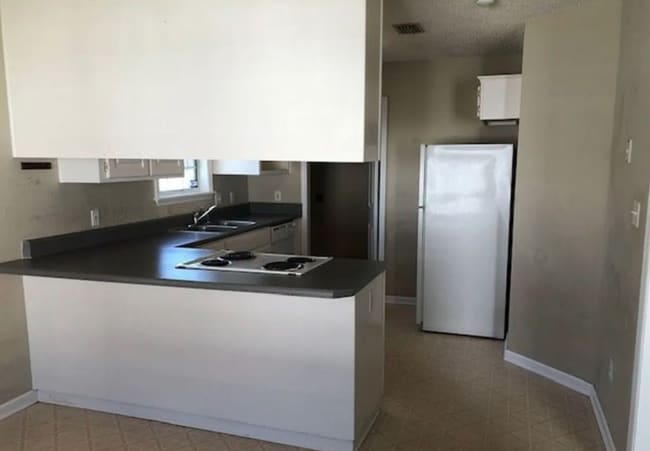Building Photo - Cozy 3 Bedroom Home with Spacious Kitchen and Private Backyard