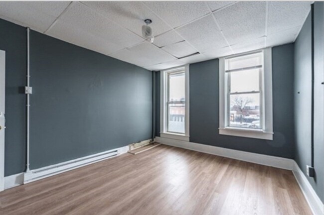 Building Photo - 173 Elm St