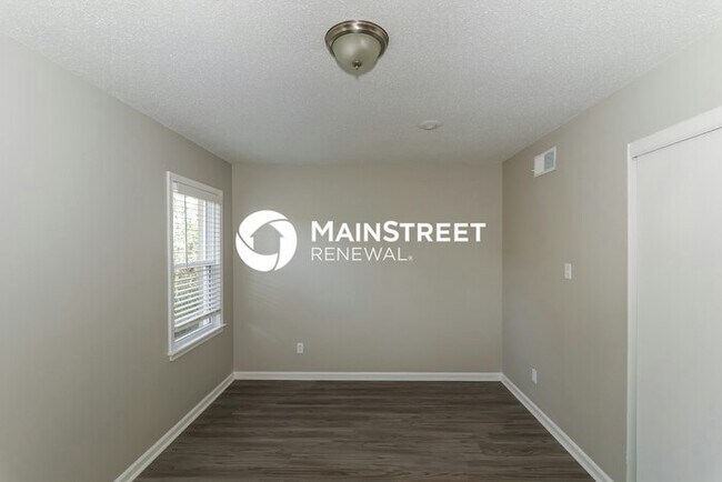 Building Photo - 4 Bedroom Pet-Friendly Home in Memphis, TN with Main Street Renewal