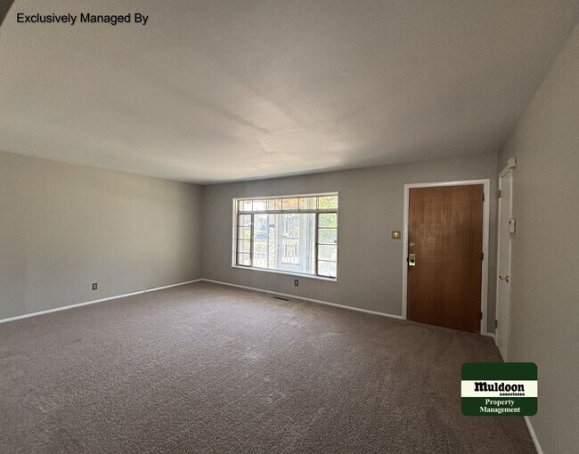 Building Photo - Available Now! Main Level Living, Close to...