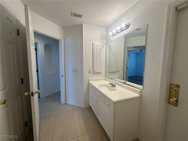 Building Photo - 3929 NW 42nd Ave