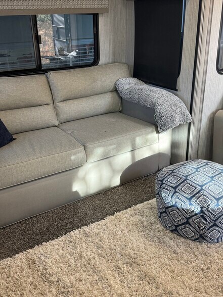 Building Photo - 1219 Willow Creek Rd