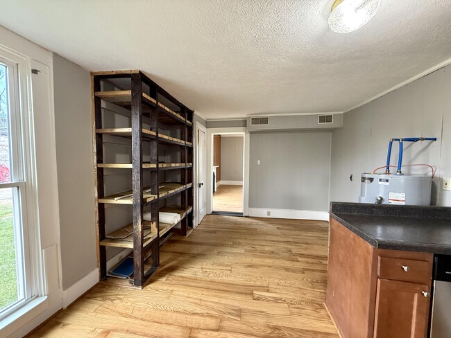 Building Photo - 927 E Mt Vernon St