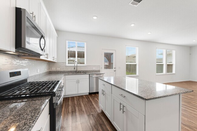 Building Photo - Spacious & Like-New 4-Bedroom Home with Mo...