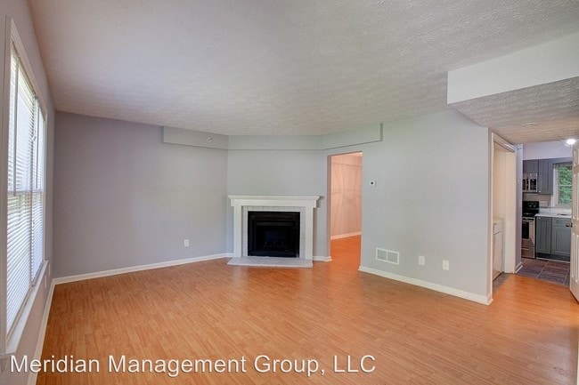 Building Photo - 800-851 Burns Walk Ct NW