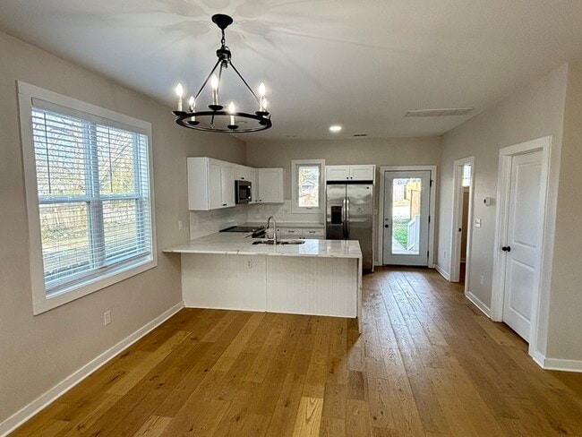 Building Photo - North Nashville home with 3 bedrooms, park...