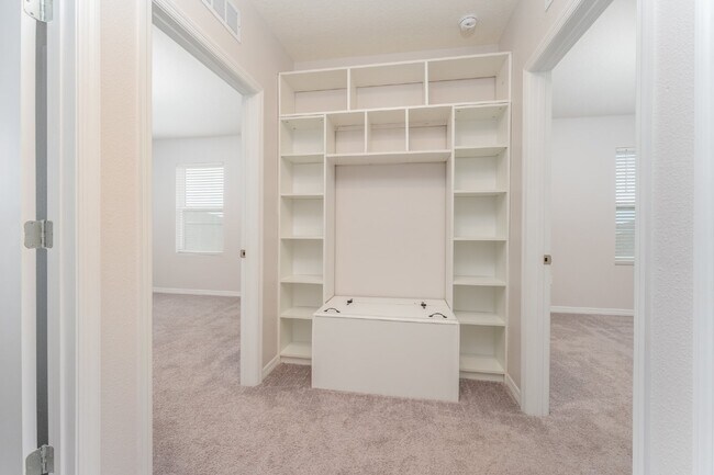 Building Photo - "Spacious 5-Bed Oasis located in SouthShore Bay!