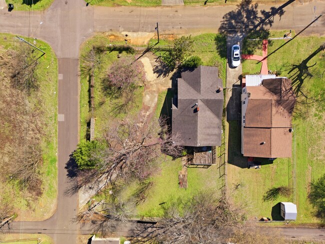 Building Photo - 3332 Walnut Ave SW