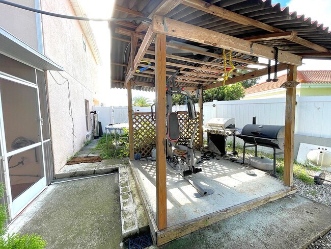 Building Photo - 2348 Cordova Ct