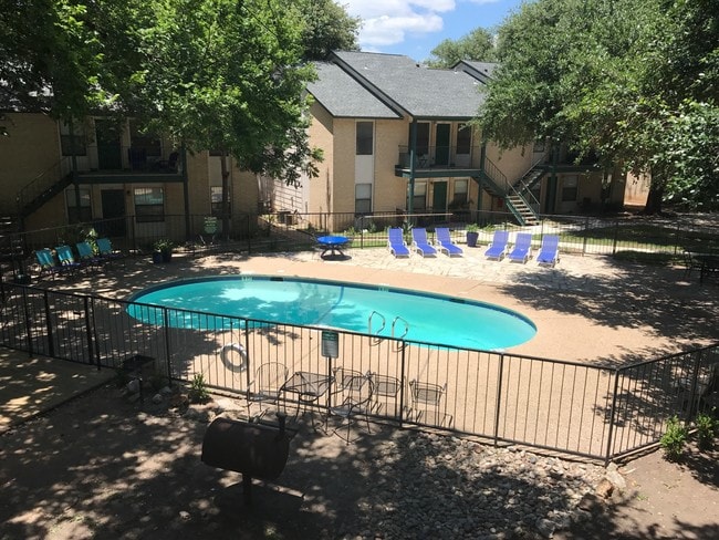 Building Photo - 1624 Aquarena Springs Dr