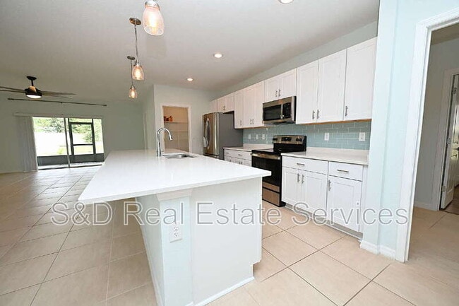 Building Photo - 2028 Rosewood Cir