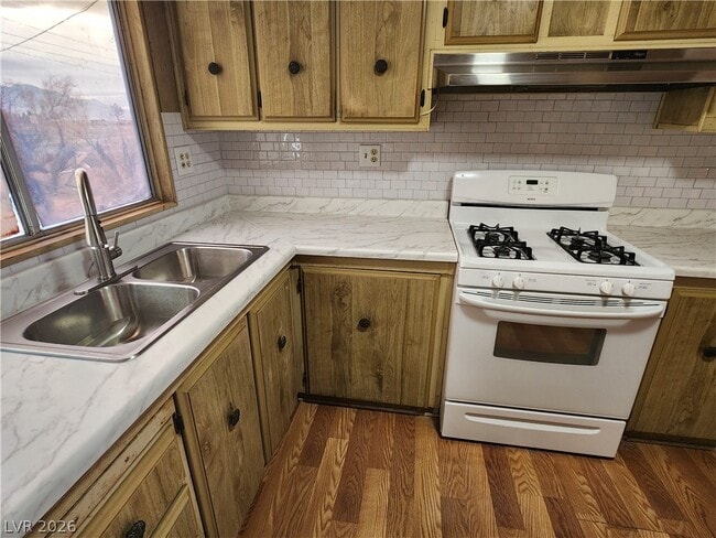 Building Photo - 1111 Hardy Ln