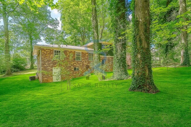 Building Photo - Move in before December 31st and choose your reward: a $250 Amazon Gift Card or a 55" Smart TV!