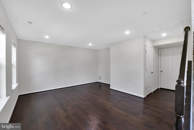 Building Photo - 7049 Banbury Dr