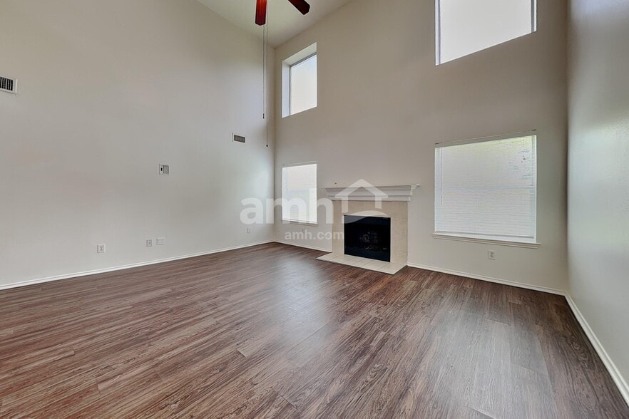 Building Photo - 14750 Autumn Glen Ct