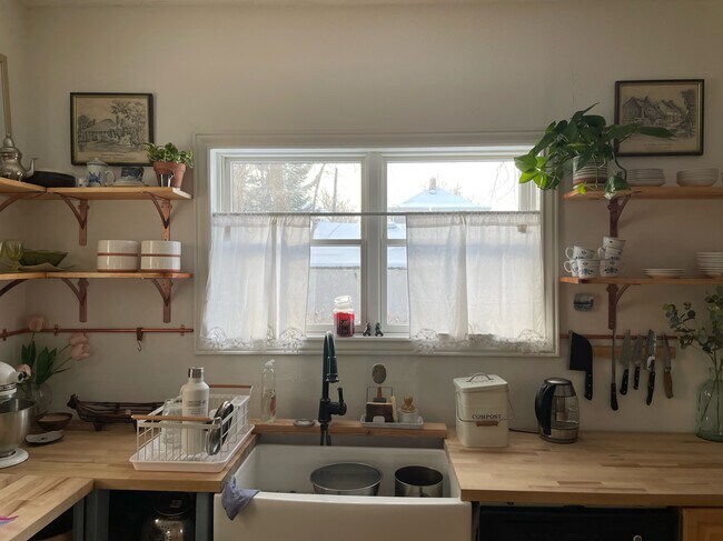 Building Photo - 417 E Magnolia St