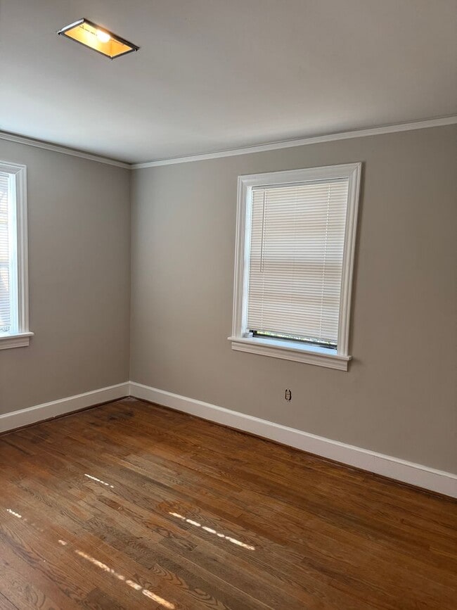 Building Photo - Great Price and location!