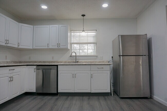 Building Photo - 233 Grand Prix Dr
