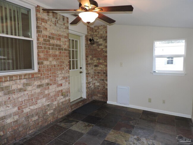 Building Photo - 7356 Sandy Creek Cir